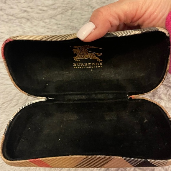 Authentic Burberry sunglasses case - Picture 2 of 2